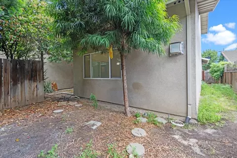 Exterior - 1433 Scenic Dr, Modesto, CA 95355 photo 4 of 5