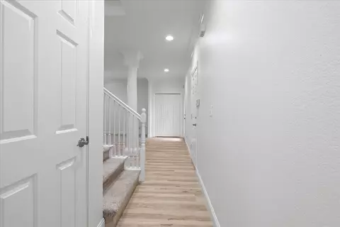 Entry Way - 1433 Scenic Dr, Modesto, CA 95355 photo 4 of 8