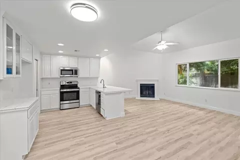 Kitchen - 1433 Scenic Dr, Modesto, CA 95355 photo 2 of 5