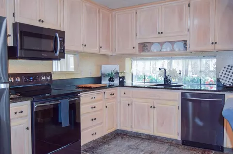 Kitchen - 894 Cinnamon Teal Ct, Manteca, CA 95337 photo 1 of 1