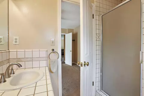 Bath - 1516 Tiburon Ct, Modesto, CA 95350 photo 2 of 3