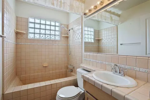 Bath - 1516 Tiburon Ct, Modesto, CA 95350 photo 3 of 3