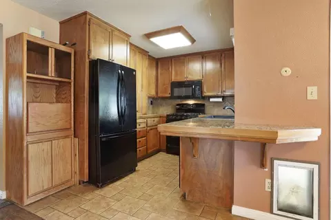 Kitchen - 1516 Tiburon Ct, Modesto, CA 95350 photo 3 of 4