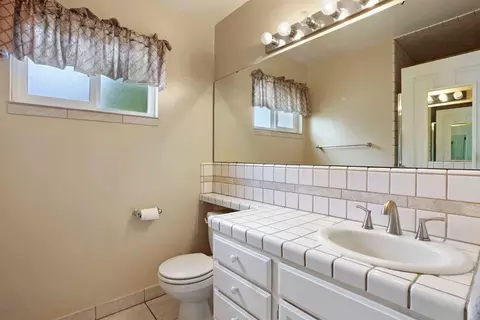Bath - 1516 Tiburon Ct, Modesto, CA 95350 photo 1 of 3