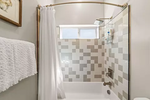 Bath - 930 Dusty Stone Loop, Rocklin, CA 95765 photo 6 of 11