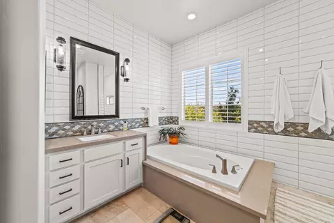 Bath - 930 Dusty Stone Loop, Rocklin, CA 95765 photo 2 of 11