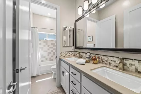 Bath - 930 Dusty Stone Loop, Rocklin, CA 95765 photo 5 of 11