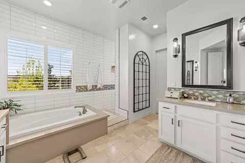 Bath - 930 Dusty Stone Loop, Rocklin, CA 95765 photo 1 of 11