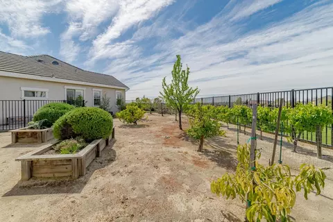 Exterior - 930 Dusty Stone Loop, Rocklin, CA 95765 photo 11 of 14