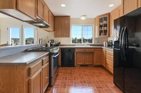 Kitchen - 41 Anita St, Jackson, CA 95642 photo 3 of 5