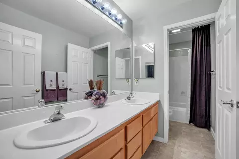 Bath - 492 Hall St, Folsom, CA 95630 photo 2 of 2