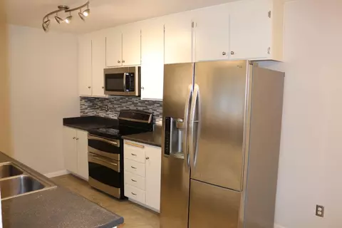 Kitchen - 165 S Roxie Dr, Ripon, CA 95366 photo 3 of 6