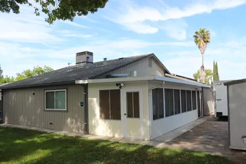Exterior - 165 S Roxie Dr, Ripon, CA 95366 photo 6 of 10