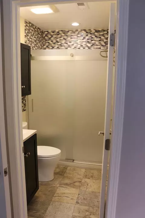 Bath - 165 S Roxie Dr, Ripon, CA 95366 photo 3 of 6