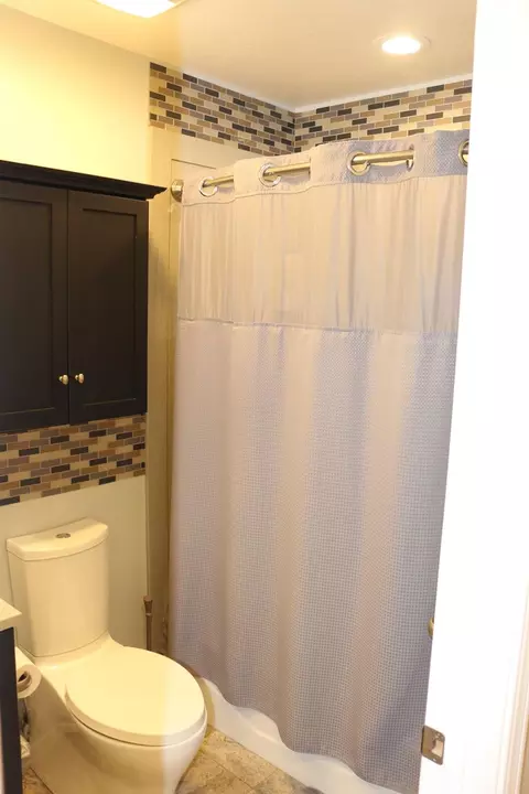 Bath - 165 S Roxie Dr, Ripon, CA 95366 photo 5 of 6