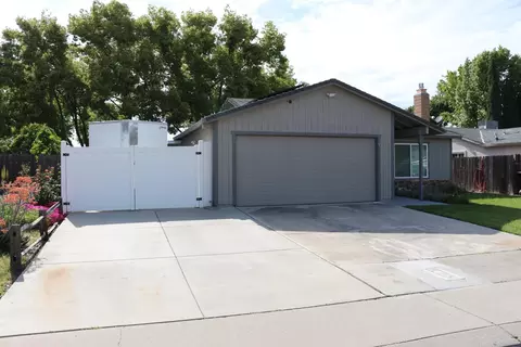 Exterior - 165 S Roxie Dr, Ripon, CA 95366 photo 2 of 10