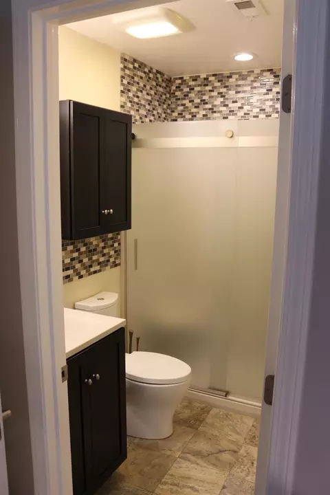 Bath - 165 S Roxie Dr, Ripon, CA 95366 photo 4 of 6