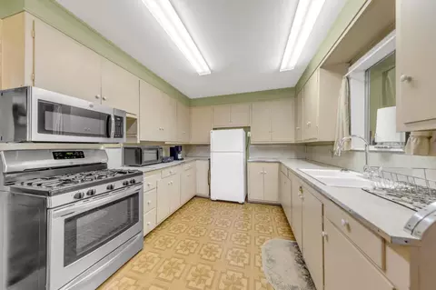 Kitchen - 4885 Racetrack Rd, Rocklin, CA 95677 photo 8 of 9