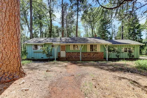 13033 Mayflower Dr, Nevada City, CA 95959