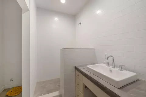 Bath - 22099 N Devries Rd, Lodi, CA 95242 photo 4 of 4