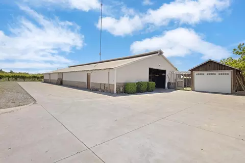 Exterior - 22099 N Devries Rd, Lodi, CA 95242 photo 5 of 11