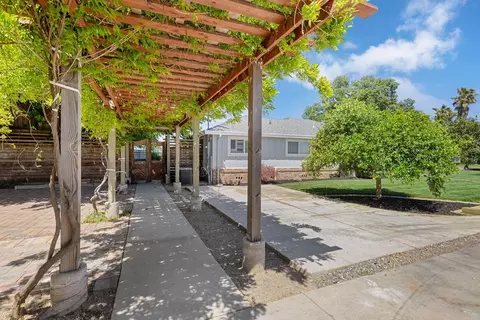 Exterior - 22099 N Devries Rd, Lodi, CA 95242 photo 6 of 11