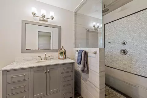 Bath - 22099 N Devries Rd, Lodi, CA 95242 photo 2 of 4