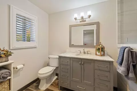 Bath - 22099 N Devries Rd, Lodi, CA 95242 photo 1 of 4