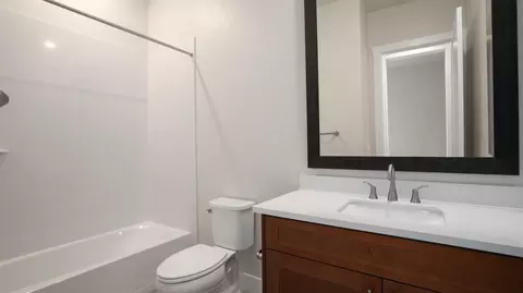 Bath - 4204 Eagle View Way, Folsom, CA 95630 photo 2 of 2