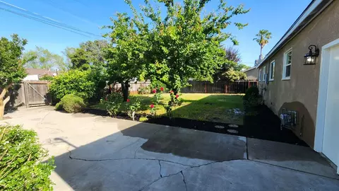 Exterior - 2005 O Farrell Ave, Modesto, CA 95350 photo 6 of 8