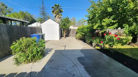 Exterior - 2005 O Farrell Ave, Modesto, CA 95350 photo 3 of 8