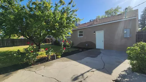 Exterior - 2005 O Farrell Ave, Modesto, CA 95350 photo 4 of 8