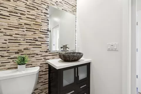 Bath - 513 Bluebird Pl, Davis, CA 95616 photo 6 of 9