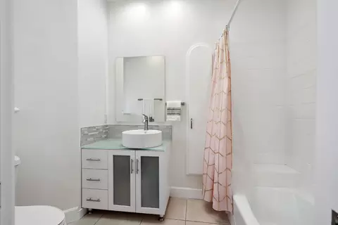 Bath - 513 Bluebird Pl, Davis, CA 95616 photo 8 of 9