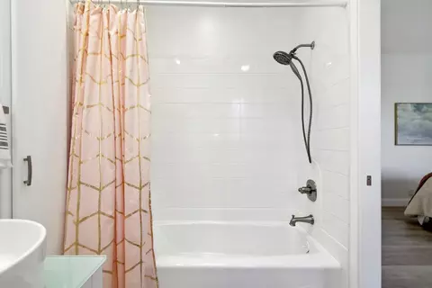 Bath - 513 Bluebird Pl, Davis, CA 95616 photo 9 of 9