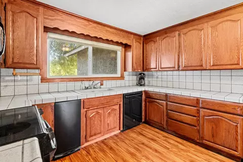 Kitchen - 28937 S Koster Rd, Tracy, CA 95304 photo 4 of 6