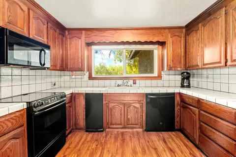 Kitchen - 28937 S Koster Rd, Tracy, CA 95304 photo 3 of 6
