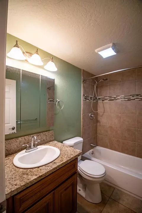 Bath - 18985 Dotties Pl, Grass Valley, CA 95949 photo 1 of 2