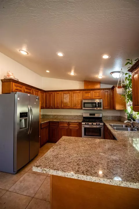 Kitchen - 18985 Dotties Pl, Grass Valley, CA 95949 photo 2 of 2