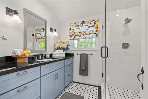Bath - 224 Palm Ave, Modesto, CA 95350 photo 1 of 3