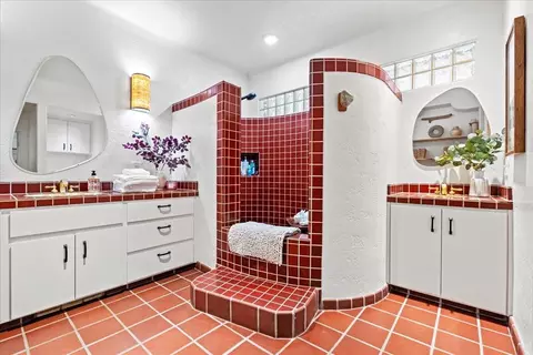 Bath - 224 Palm Ave, Modesto, CA 95350 photo 3 of 3