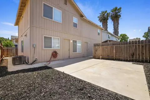 Exterior - 845 Tranquil Ln, Galt, CA 95632 photo 4 of 5