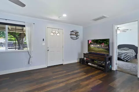 Entry Way - 4601 E Cooper Rd, Acampo, CA 95220 photo 2 of 4