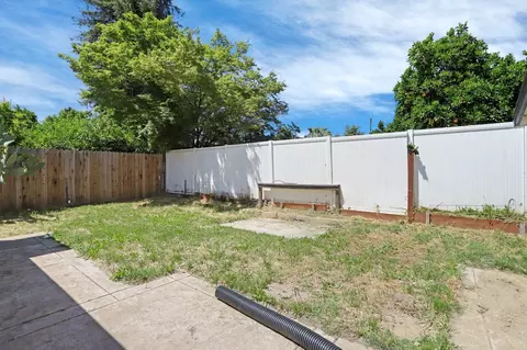 Exterior - 4601 E Cooper Rd, Acampo, CA 95220 photo 6 of 8