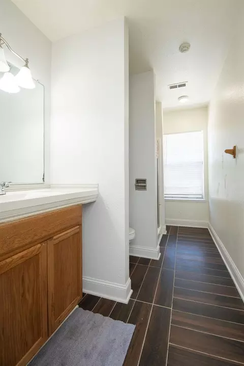 Bath - 253 Bodem St, Modesto, CA 95350 photo 5 of 6