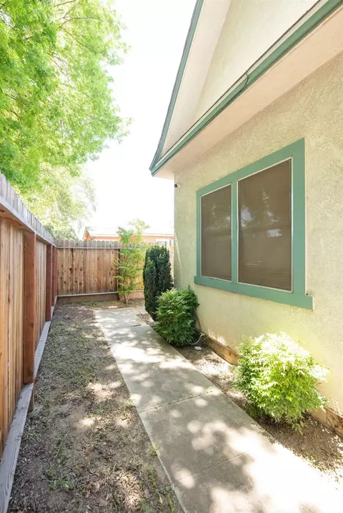 Exterior - 253 Bodem St, Modesto, CA 95350 photo 12 of 14