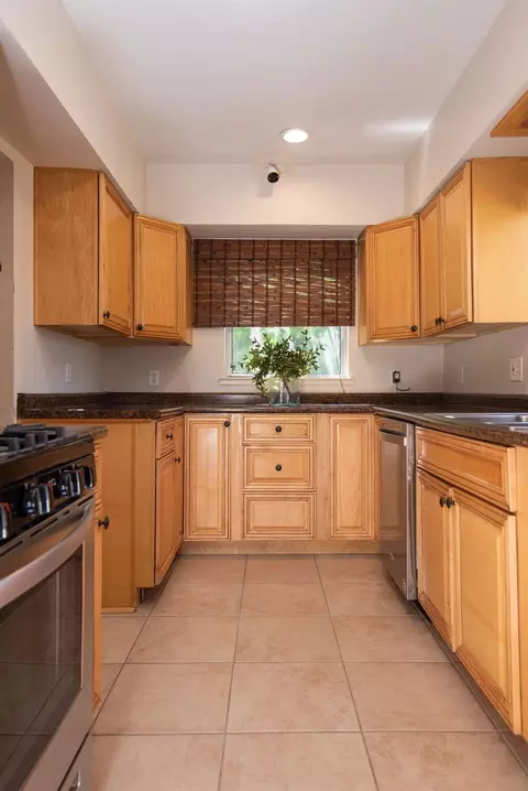 Kitchen - 253 Bodem St, Modesto, CA 95350 photo 2 of 5