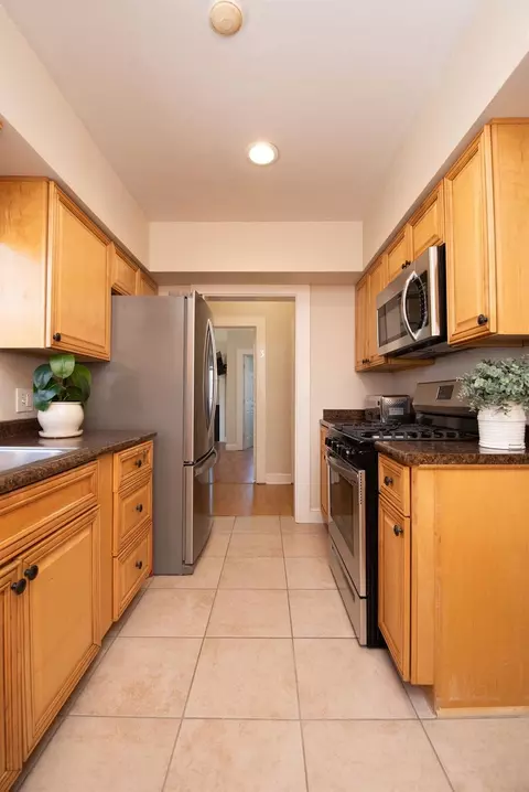 Kitchen - 253 Bodem St, Modesto, CA 95350 photo 4 of 5
