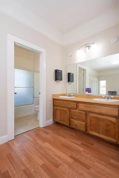 Bath - 253 Bodem St, Modesto, CA 95350 photo 1 of 6