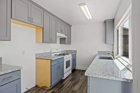 Kitchen - 204 Willowmere Dr, Folsom, CA 95630 photo 2 of 2